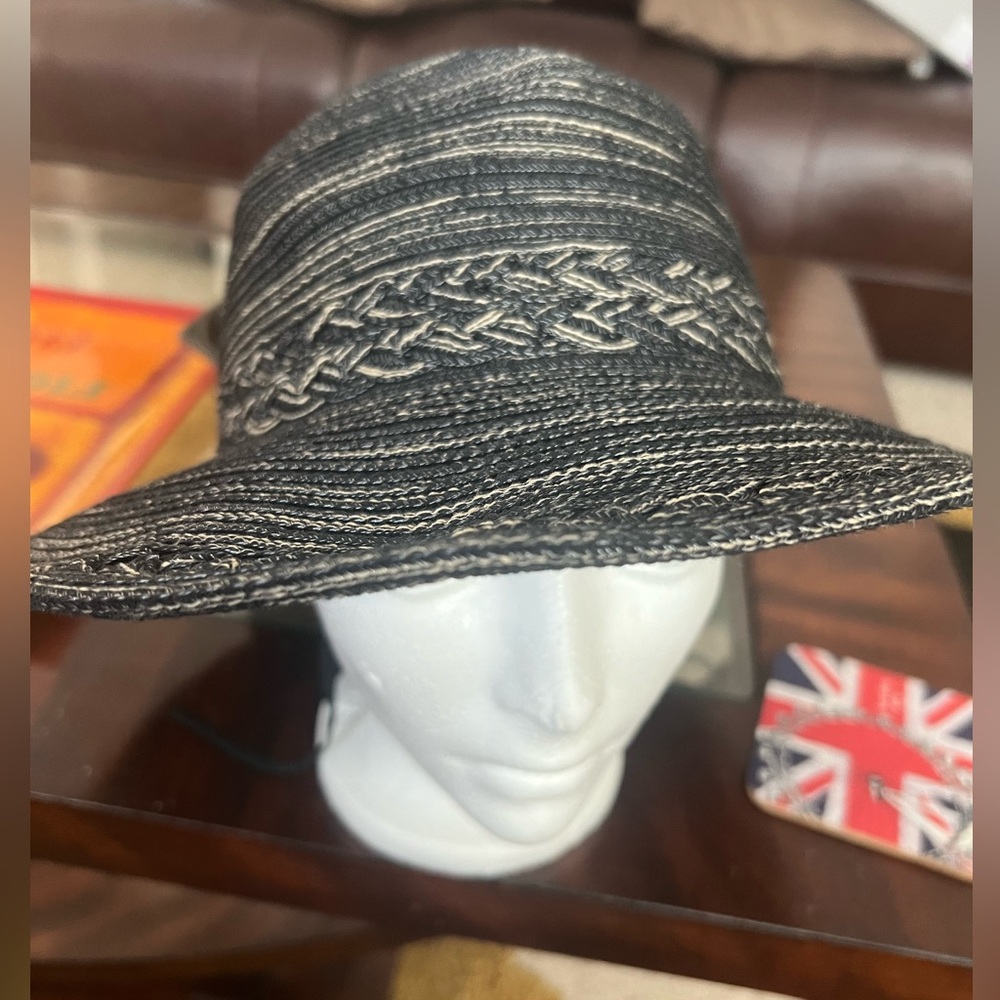 SOLAR ESCAPE HAT UPF 50 sun protection, shareable brim, NWT